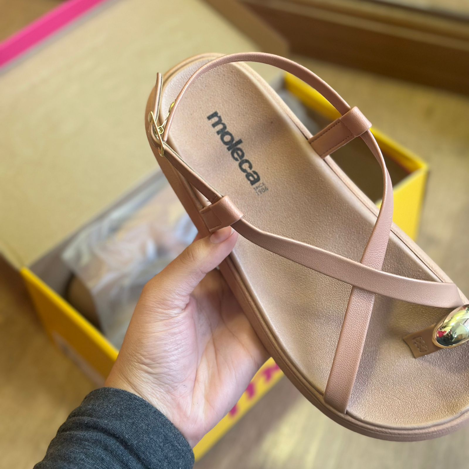 Sandalia Moleca Detalhe Dourado no dedo 5499.107