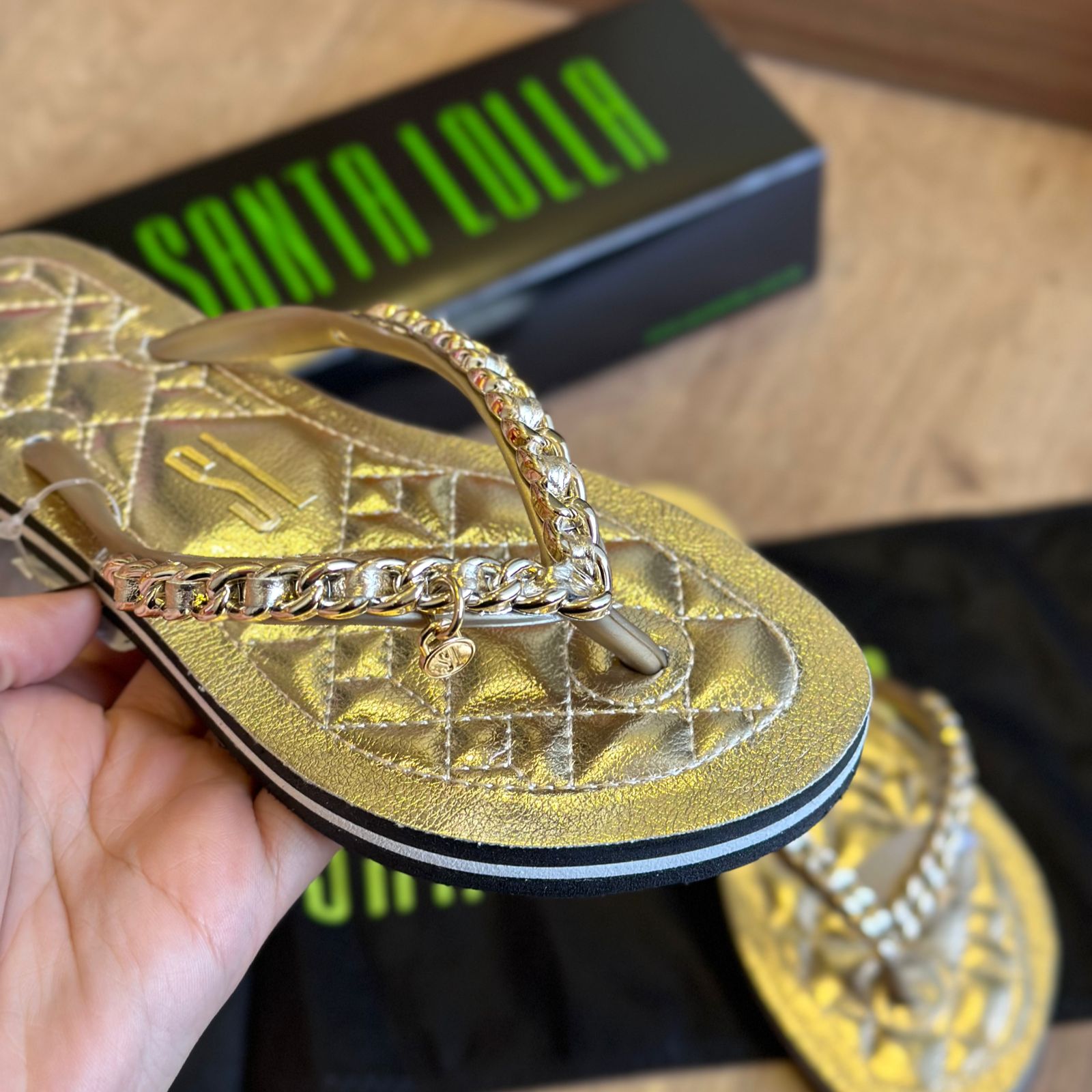 Sandália Santa Lolla Flip Flop Corrente Dourada 0106.0D67