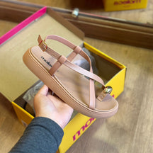 Sandalia Moleca Detalhe Dourado no dedo 5499.107