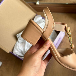 Sandália Comfortflex Salto Médio Enfeite Dourado 2457402